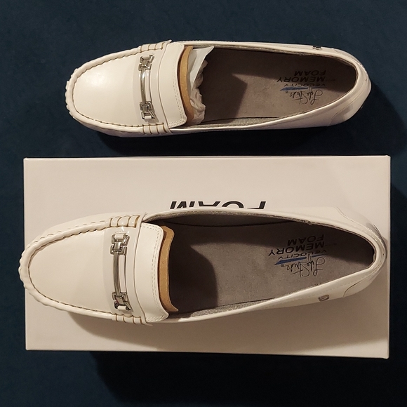 Comfort Flats - Picture 3 of 9